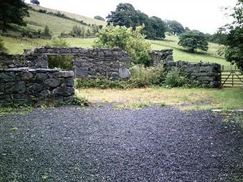 Pen-Isa'R-Llan Farm Hotel Llanfor Exterior photo